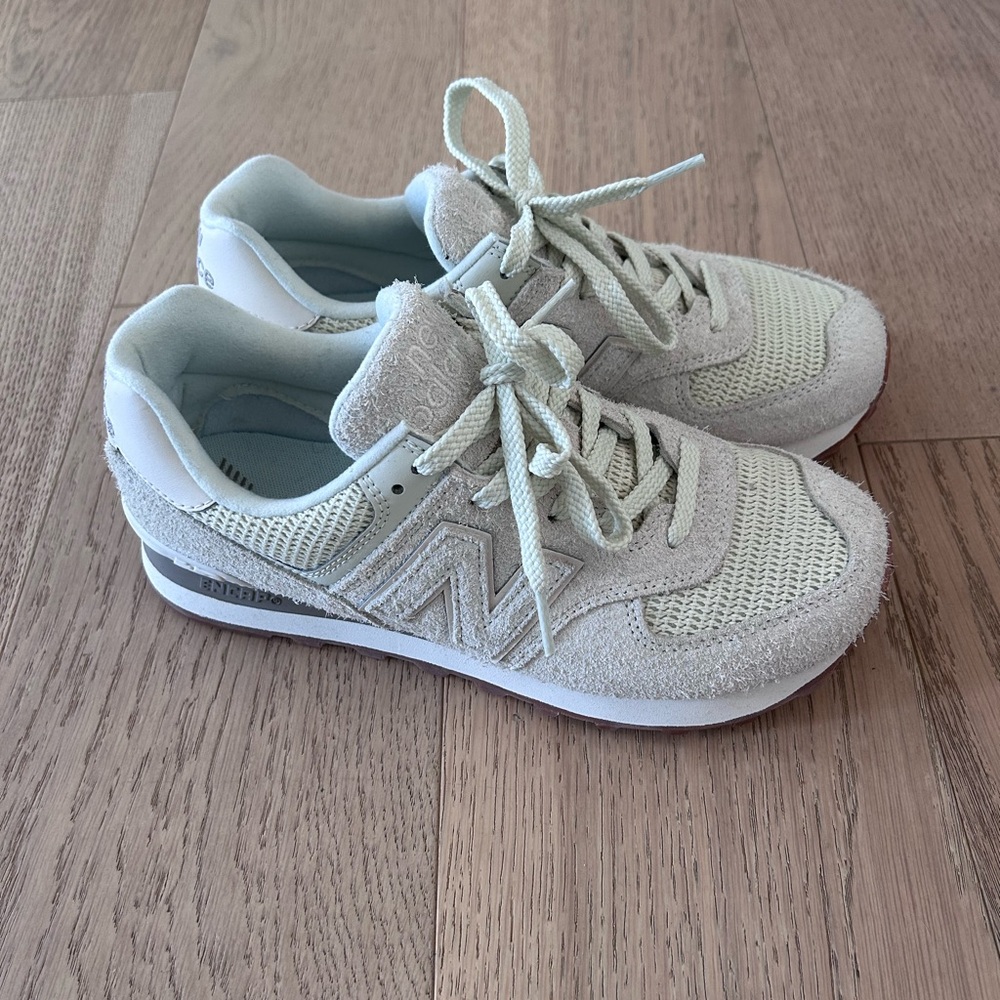 New Balance 574 | Mineral Green | Size 8 | Never Worn - Picture 1 of 9